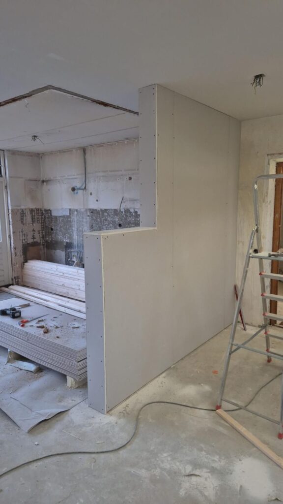 Wand plaatsen | Nomadize Group | Aannemer Hendrik Ido Ambacht